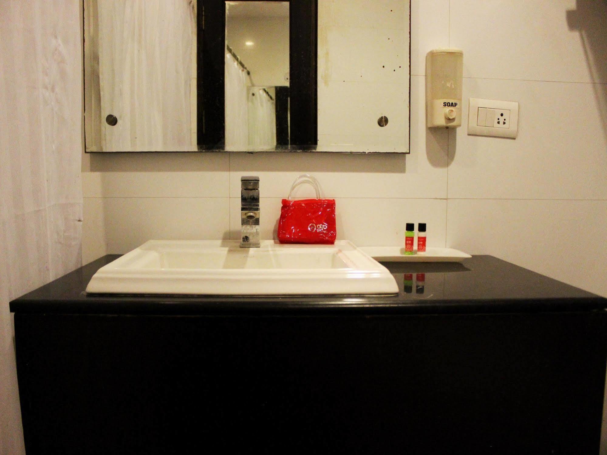 Hotel Siam International Delhi  Dış mekan fotoğraf
