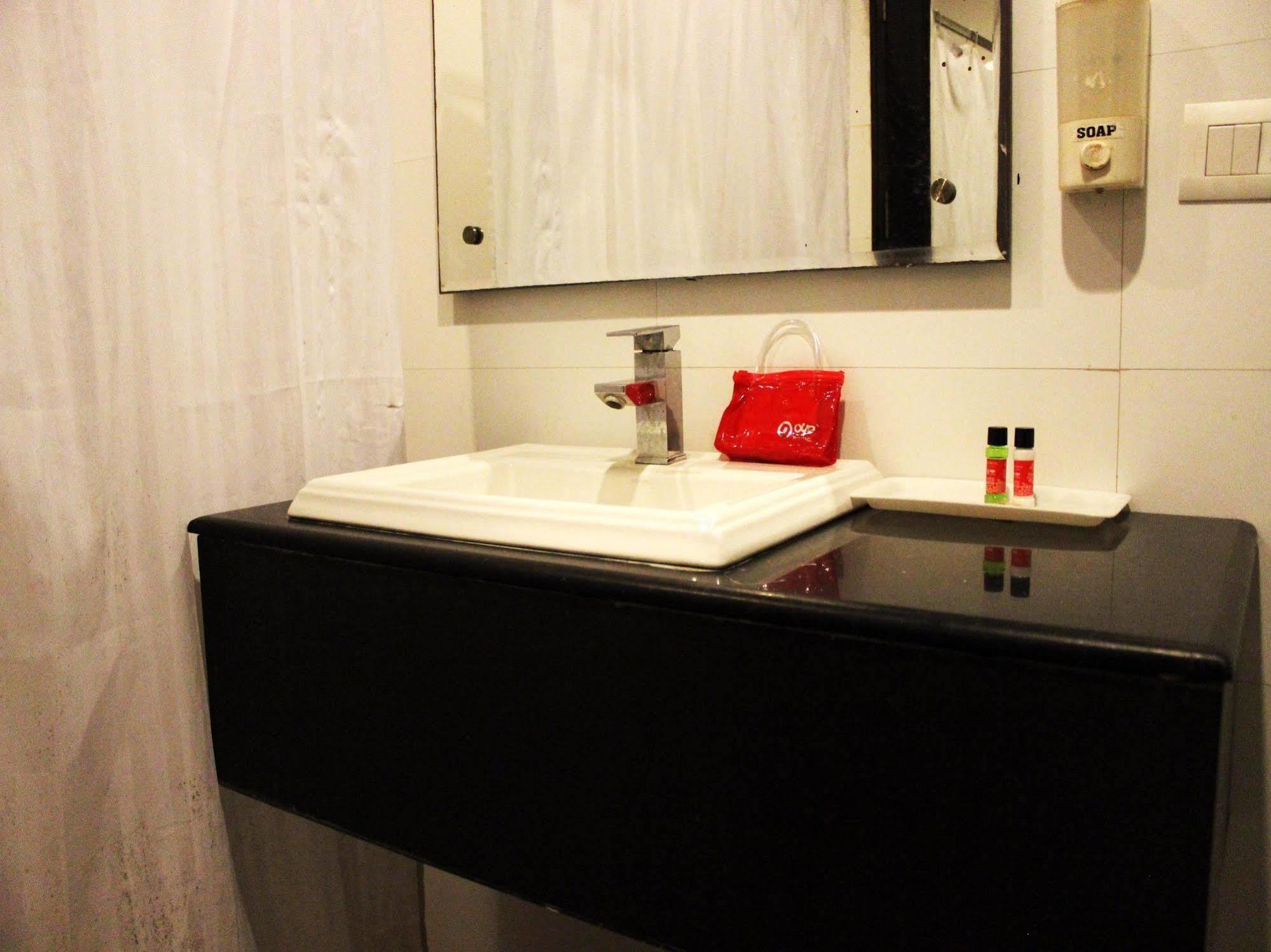 Hotel Siam International Delhi  Dış mekan fotoğraf